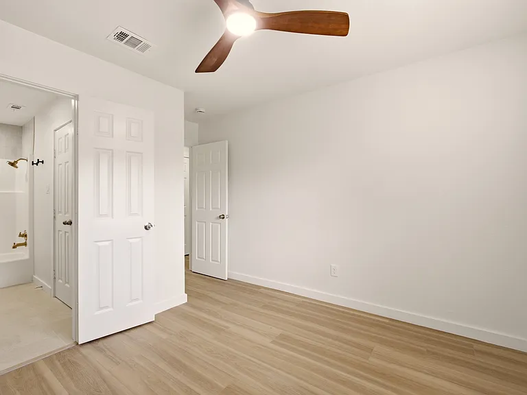 908 Isbell Rd #A — Photo 18
