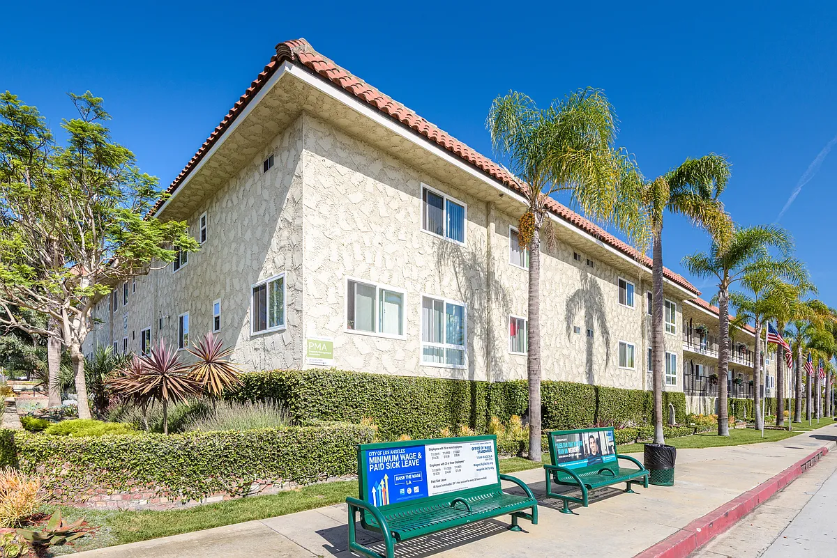 Building Photo - La Corona del Mar