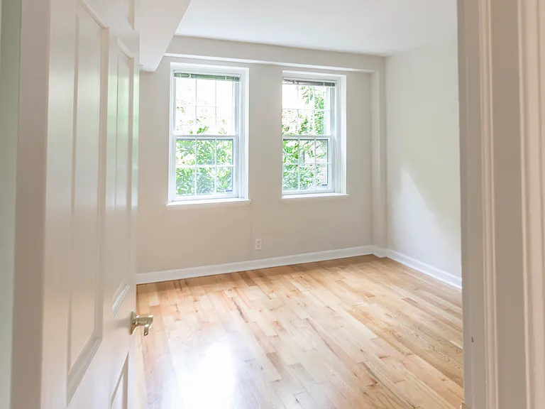 3303 S Wakefield St — Photo 3