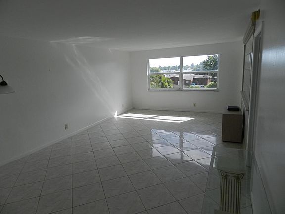 4th image of 6870 Royal Palm Blvd #303M