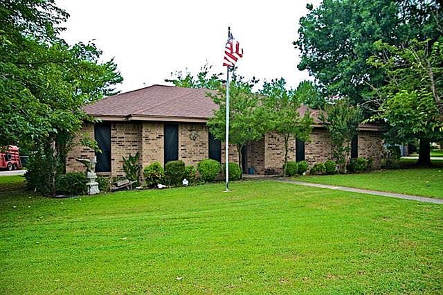 1st image of 414 Holly Ln