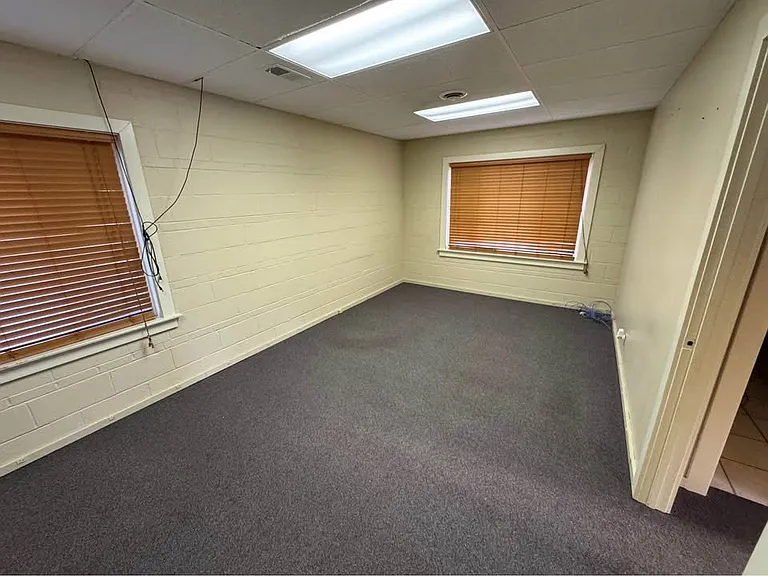 3500 S Sterling Ave — Photo 4