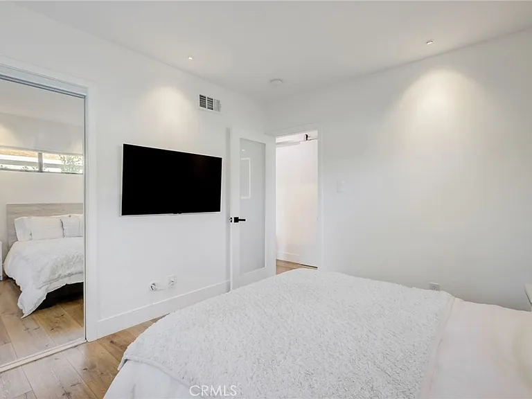 8161 Encino Ave — Photo 48