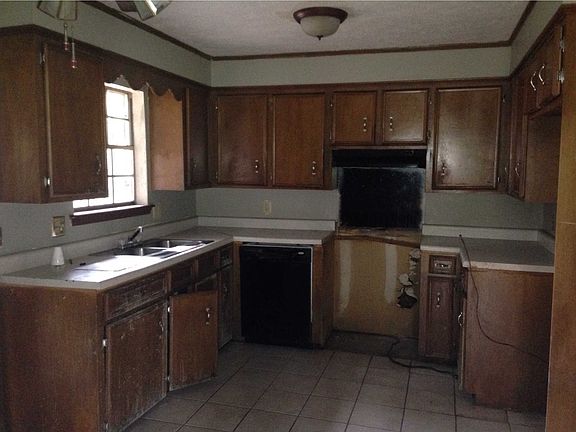 4th image of 4983 Oak Creek Dr