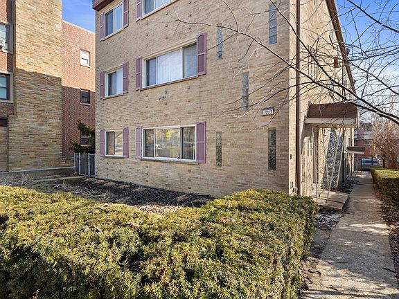 2nd image of 7227 N Ridge Blvd APT 1A