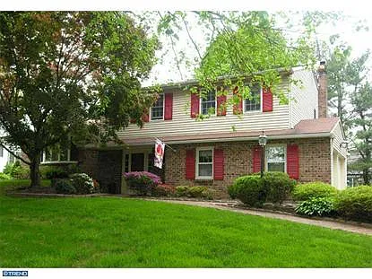 1010 Queens Dr photo 1