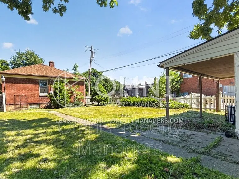 11529 Roxbury St — Photo 24