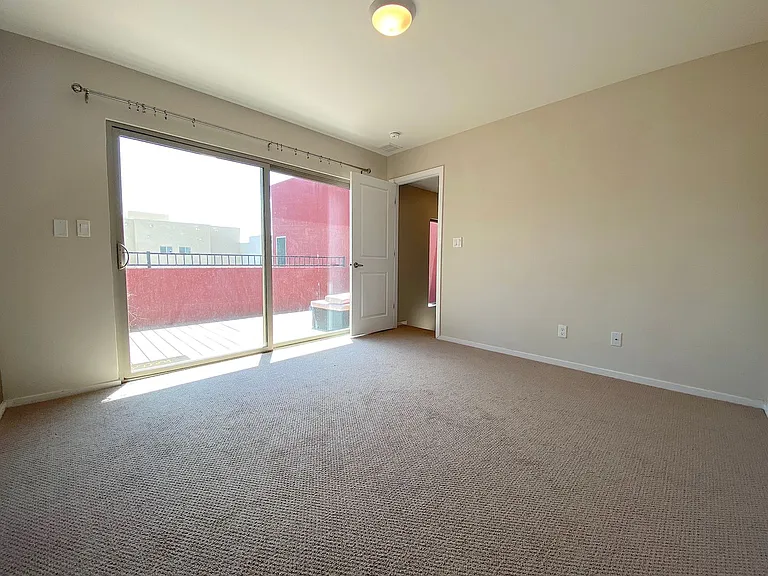 4004 Camelot Hts #B — Photo 31