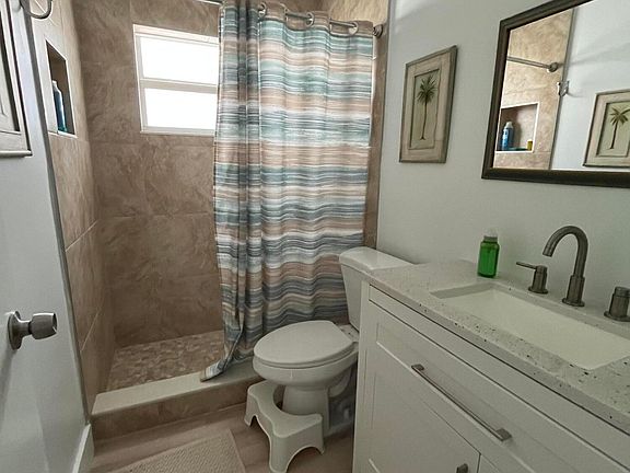5th image of 2737 NE 28th Street #9w
