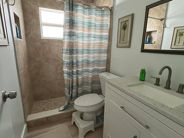 2737 NE 28th St #9W — Photo 5
