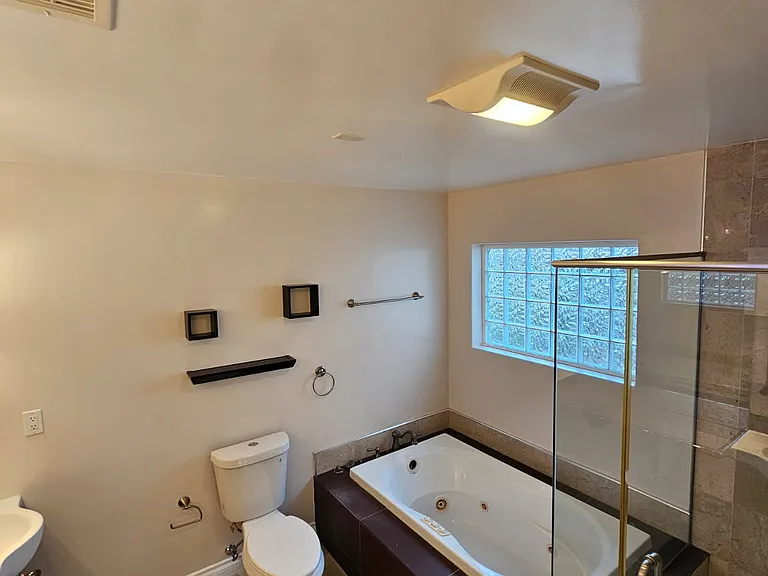 7425 Berne St — Photo 27