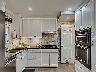 5th image of 704 N Oakland St