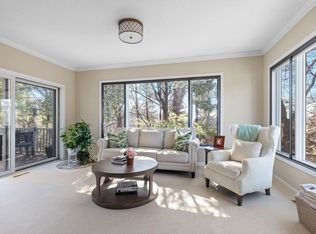 365 Waycliffe Dr S, Wayzata, MN 55391