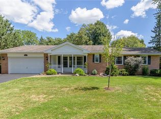 6 Tumbleweed Dr, Pittsford, NY 14534