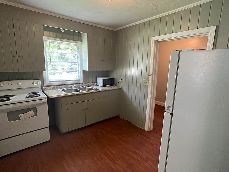 1010 Lynch St — Photo 6