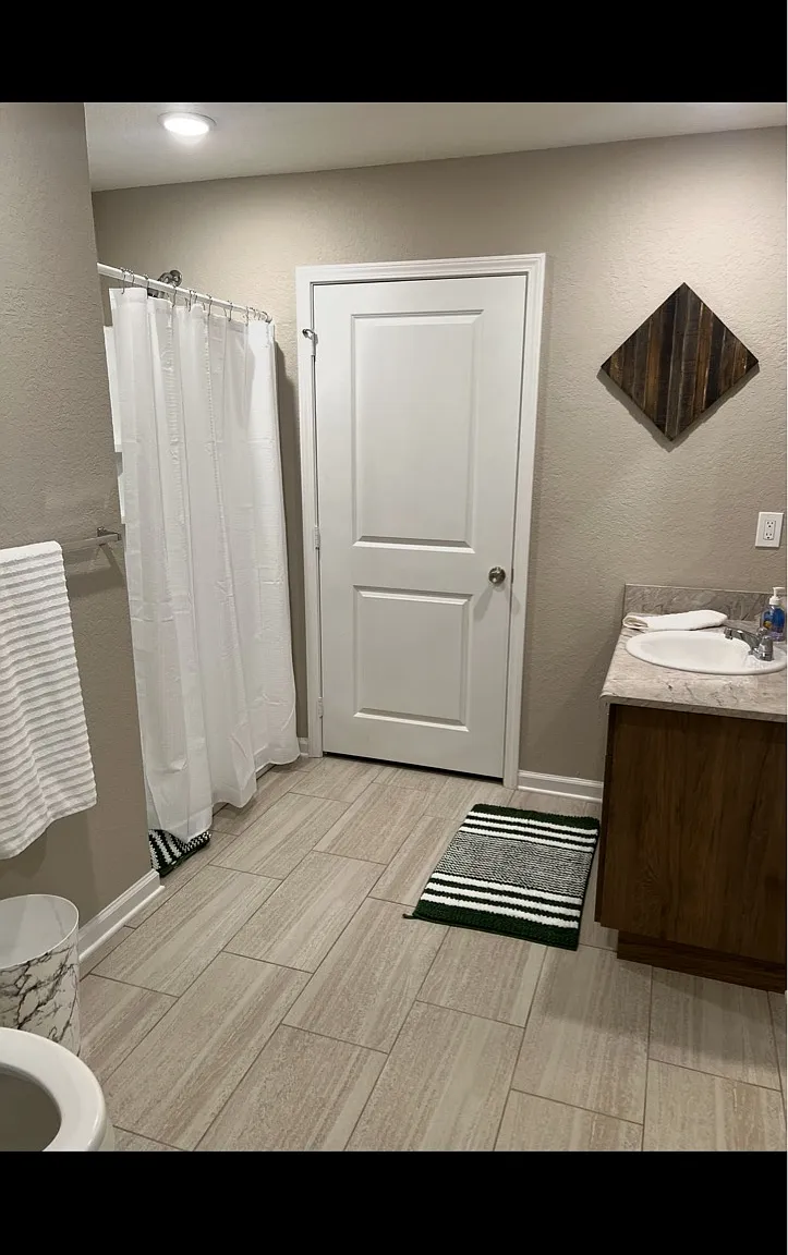 Oak Court Apartments - 210 — Photo 4