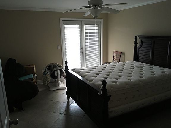 2nd image of 2046 Beach Blvd