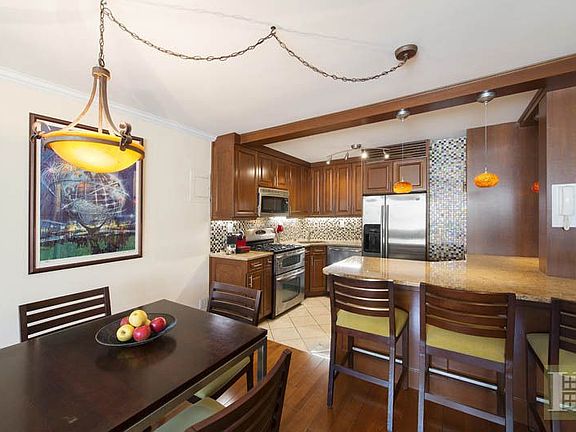 3rd image of 224 E 60th St APT 6L