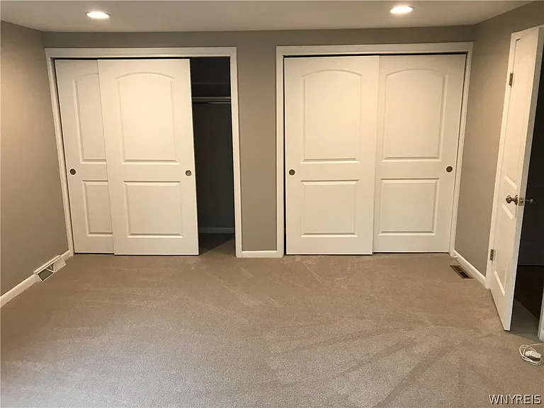 88 E Royal Pkwy — Photo 11