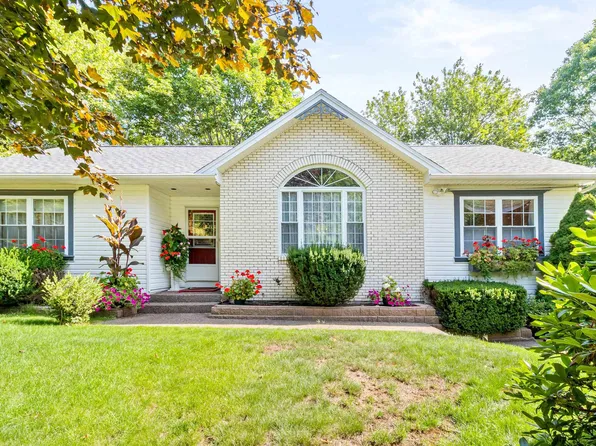 42 Canterbury Ln, Fall River, NS B2T 1A4