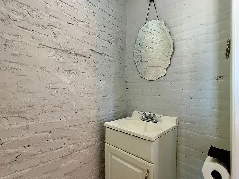 934 S East Ave — Photo 10