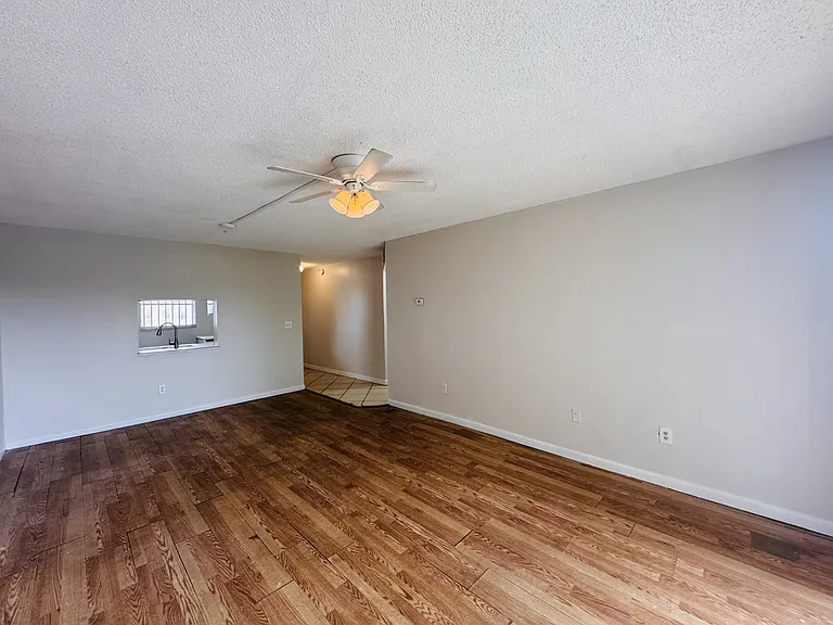 2800 NW 56th Ave — Photo 5