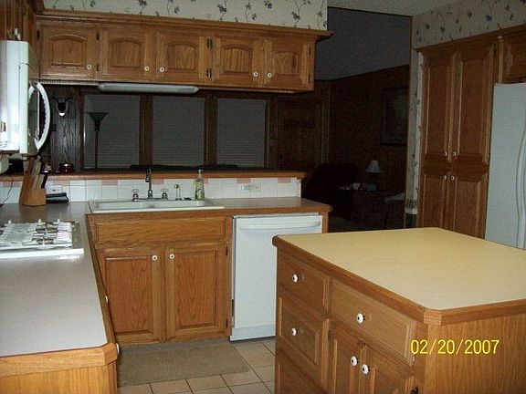 3rd image of 60 E Candlewood St