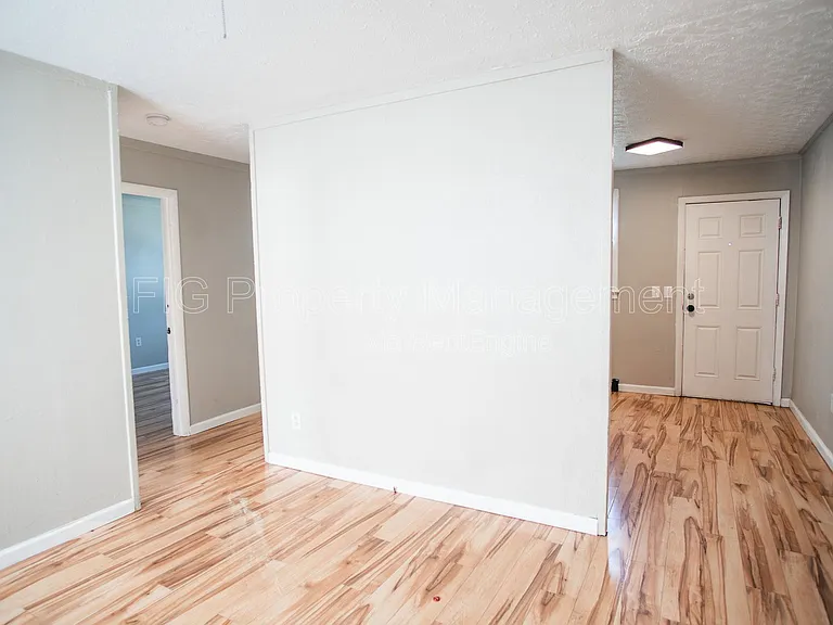 1416 Chicago Ave NE — Photo 3