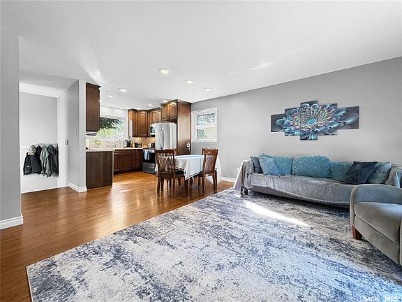 4th image of 60 Byers CRESCENT