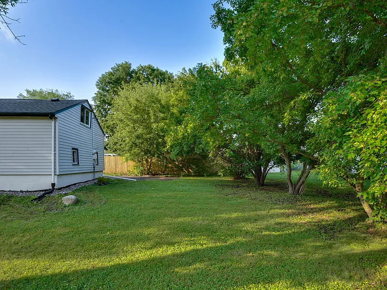 2775 Larch Ln N — Photo 25