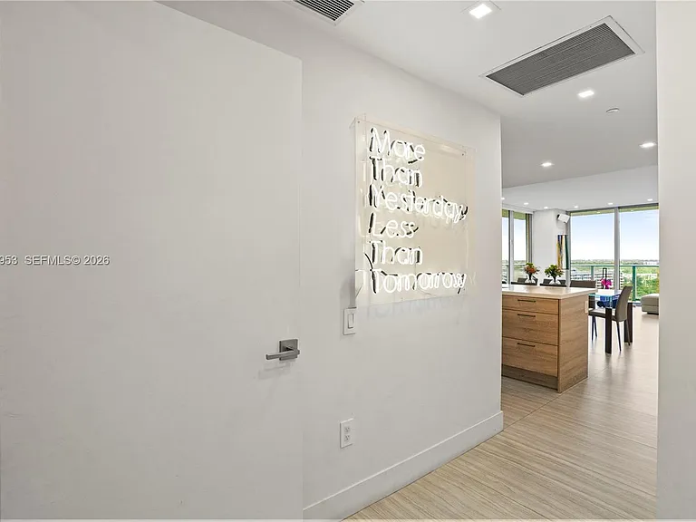 16385 Biscayne Blvd #1601-2 — Photo 3