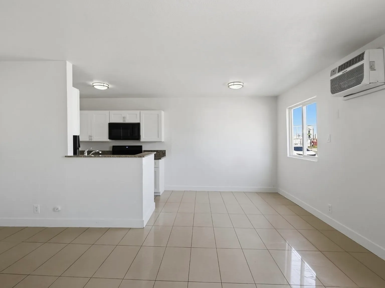 180 W New York Ave — Photo 2