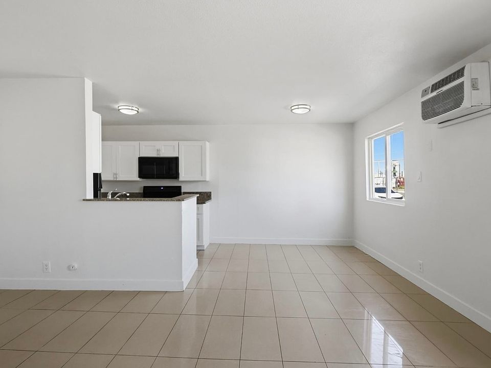 1st image of 180 W New York Ave APT 7