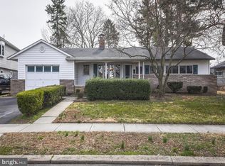 297 Pinewood Dr, Levittown, PA 19054