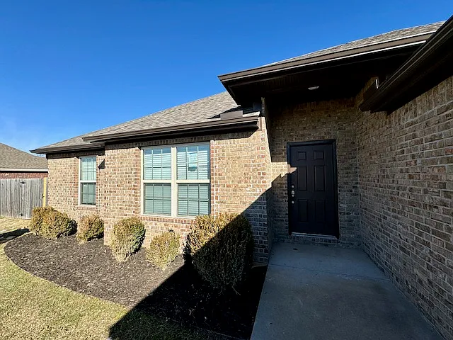 2250 Hunter Dr - 1 — Photo 2
