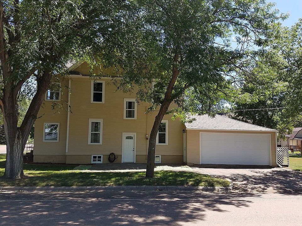 2nd image of 831 N Nebraska St