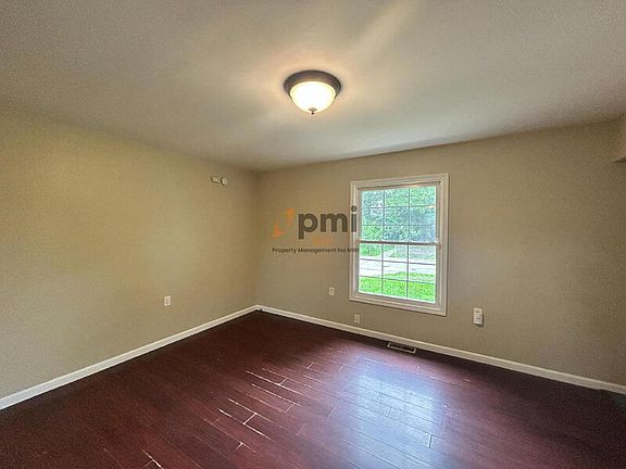 5th image of 385 Briarwood Dr