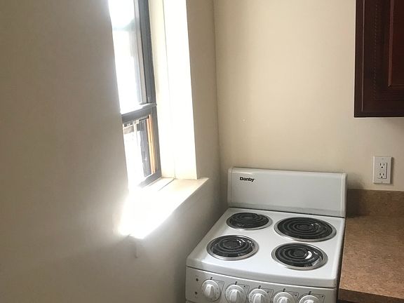 5th image of 352 W 56th St APT 4B