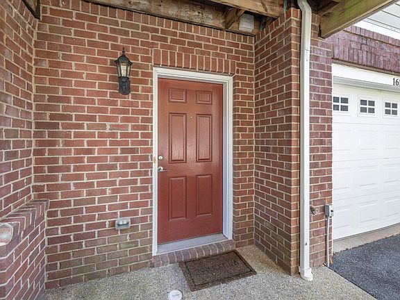 5th image of 1610 Kempton Pl
