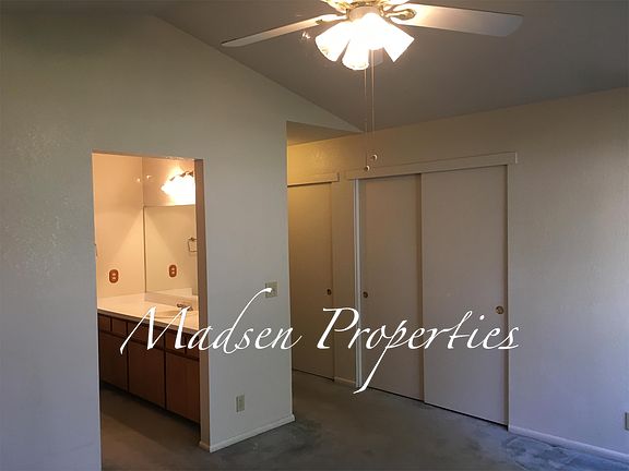 92 Lexington Drive - Master Bed