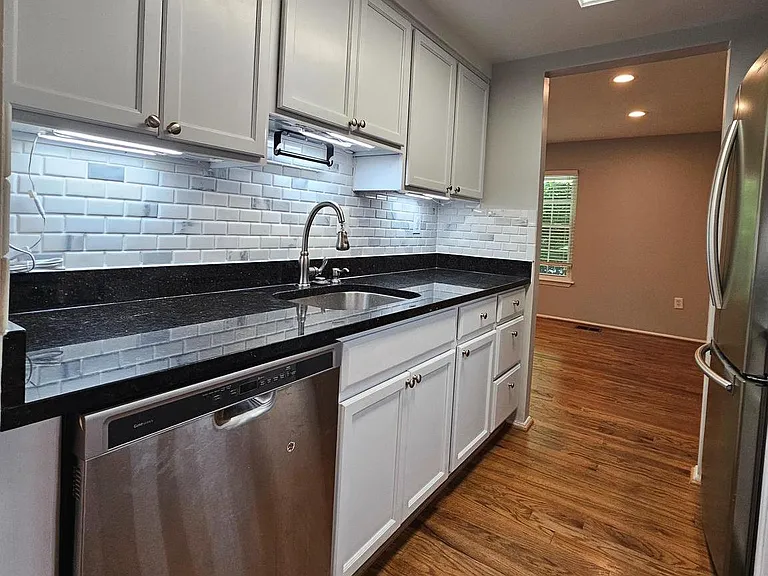 6430 Shannon Station Ct — Photo 11