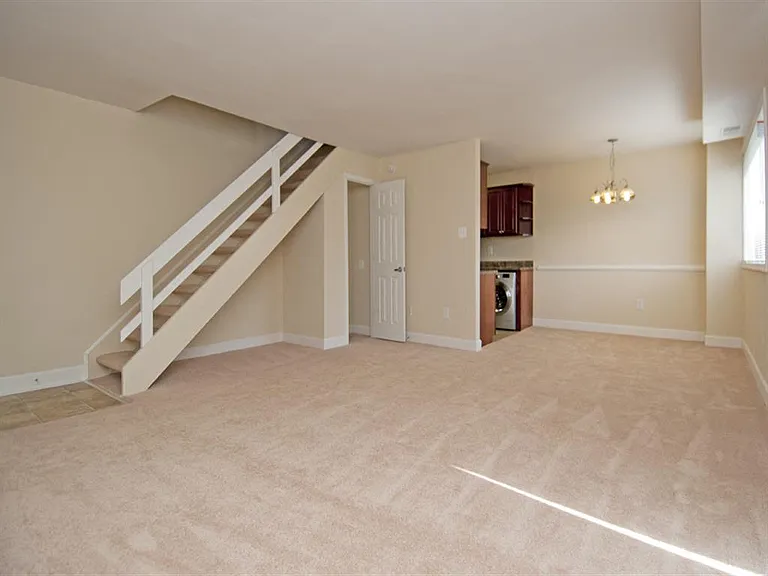 Parke Crescent — Photo 15