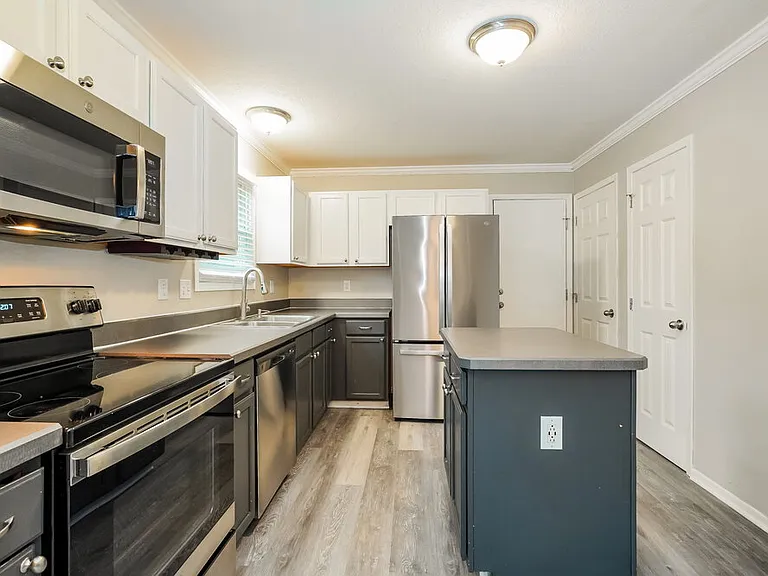 5525 Boucher Dr — Photo 10