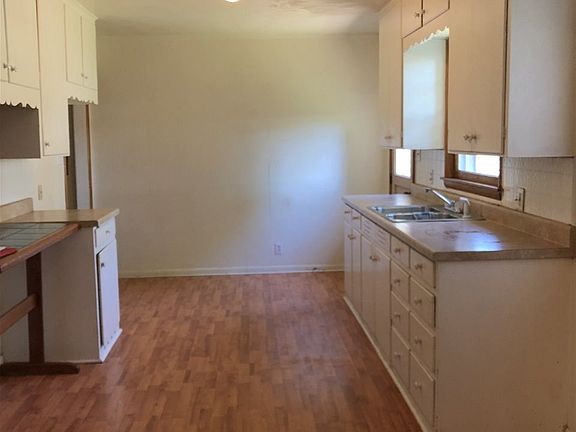 4th image of 256 Greenway Rd