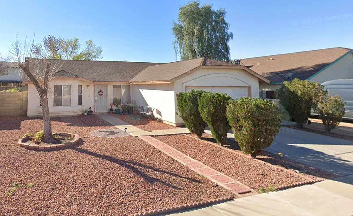 3 bed, 2.0 bath, 1368 sqft, $2,300 — Photo 1