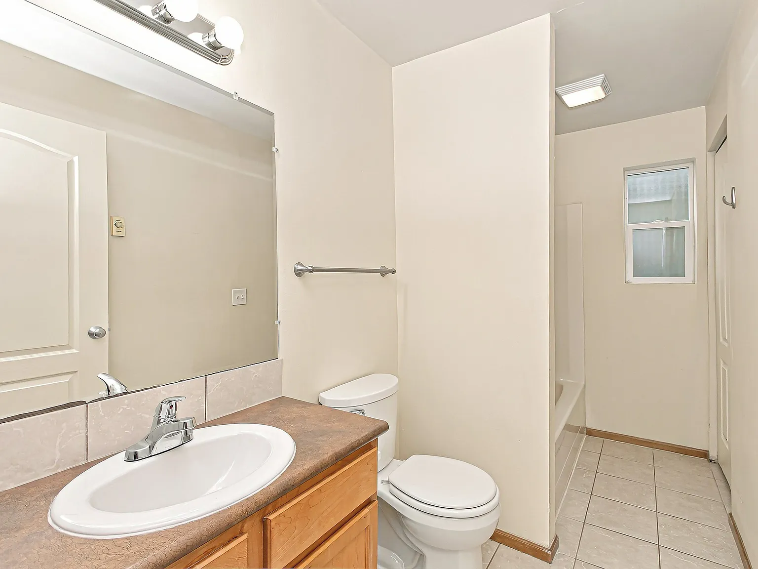 3227 Racine St — Photo 2