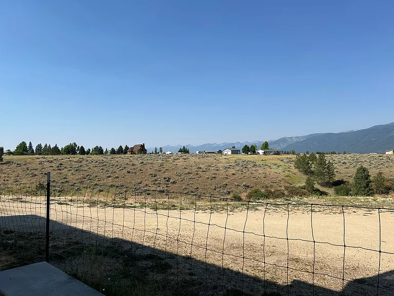 483 Ashleigh Ln #B — Photo 9