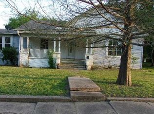 805 Market St W, Honey Grove, TX 75446