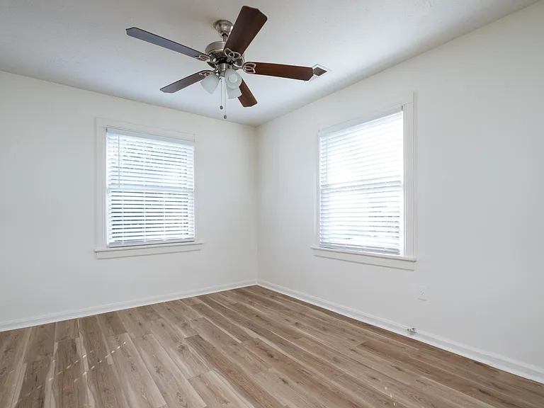 1808 Iris St — Photo 7
