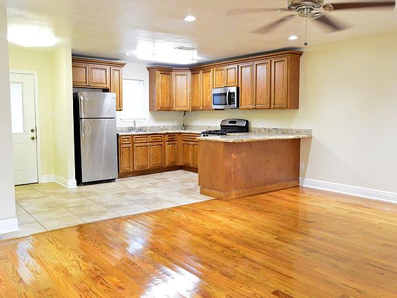 3rd image of 2113 Valmont St